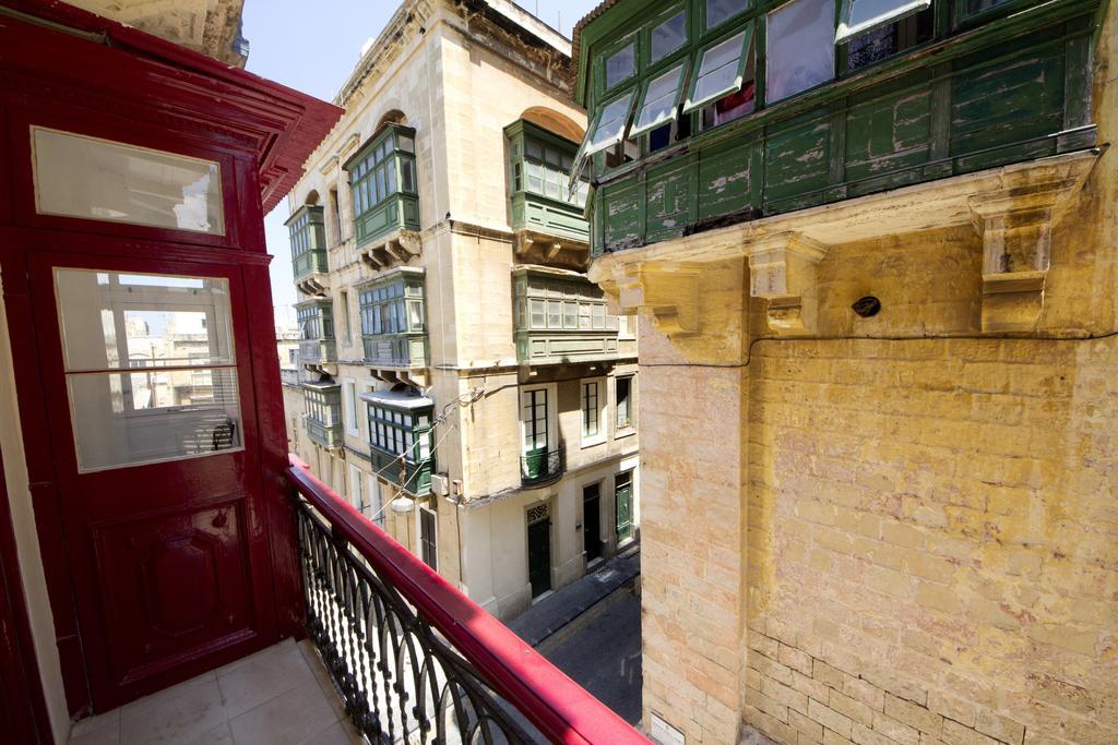 Anna'S Stylish Apartments Valletta Room photo